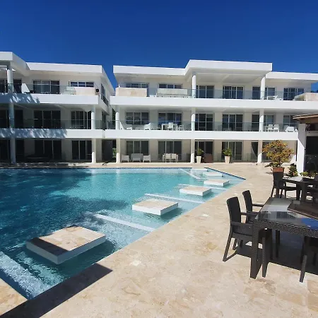Beachwalk Boutique Hotel At Perla Marina
